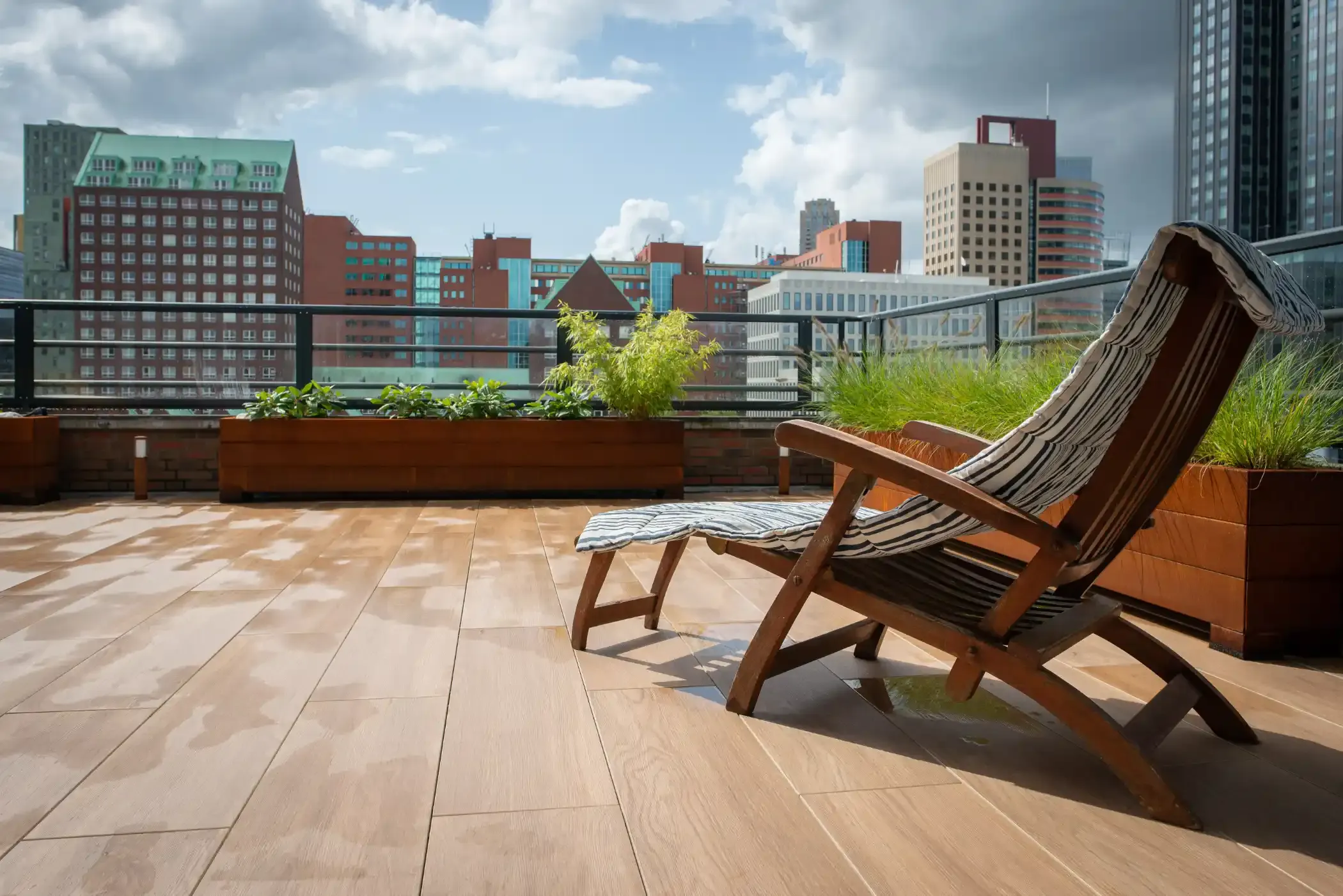 dakterras met houtlook in centrum rotterdam