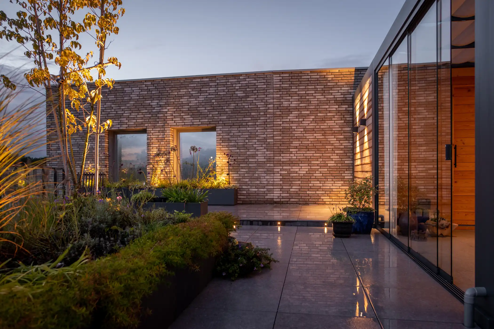 terras met diverse slimme verlichting
