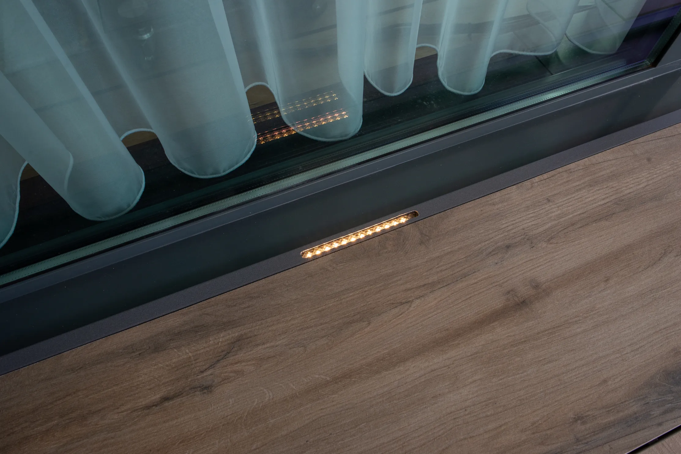 dakterras afwerkstrip met verlichting