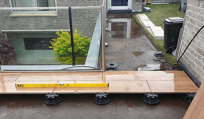 Renovatie dakterras met houtlooktegels Eindhoven