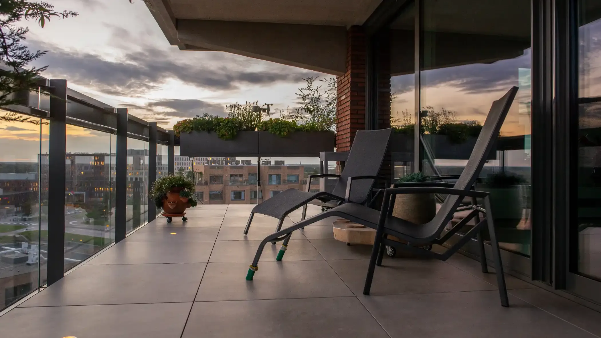 balkon tijdens golden hour