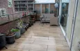 Dakterras met houtlooktegels in Ede