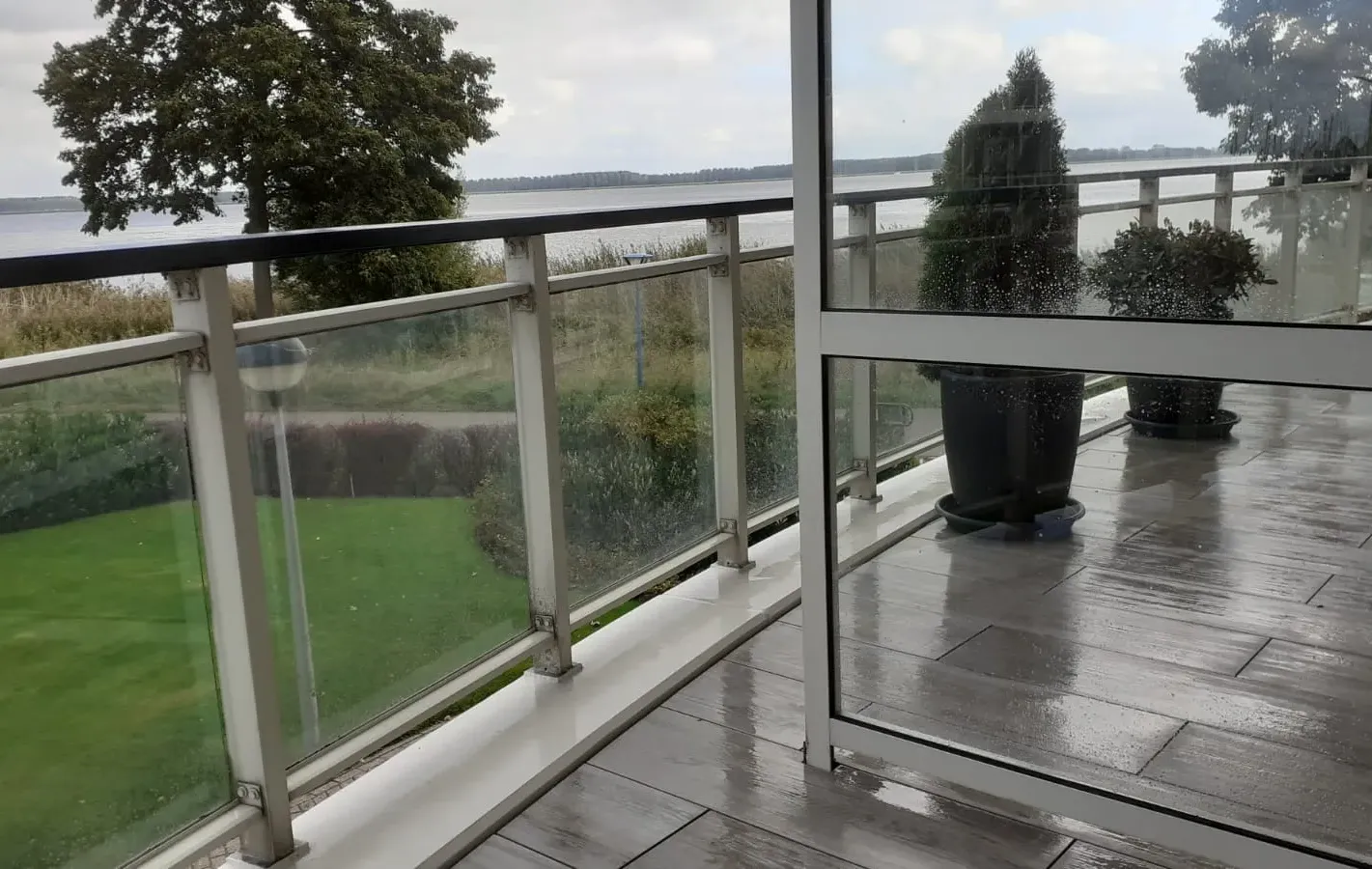 Dakterras Huizen met tegels rond en schuin gezaagd