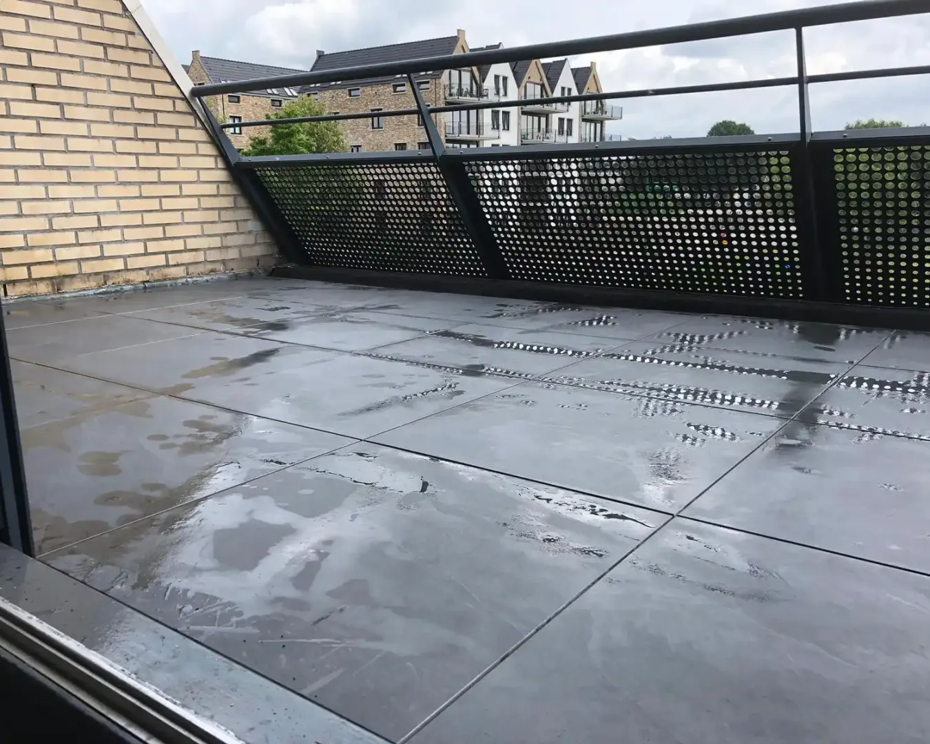 60x60-tegels leggen op twee balkons Leusden
