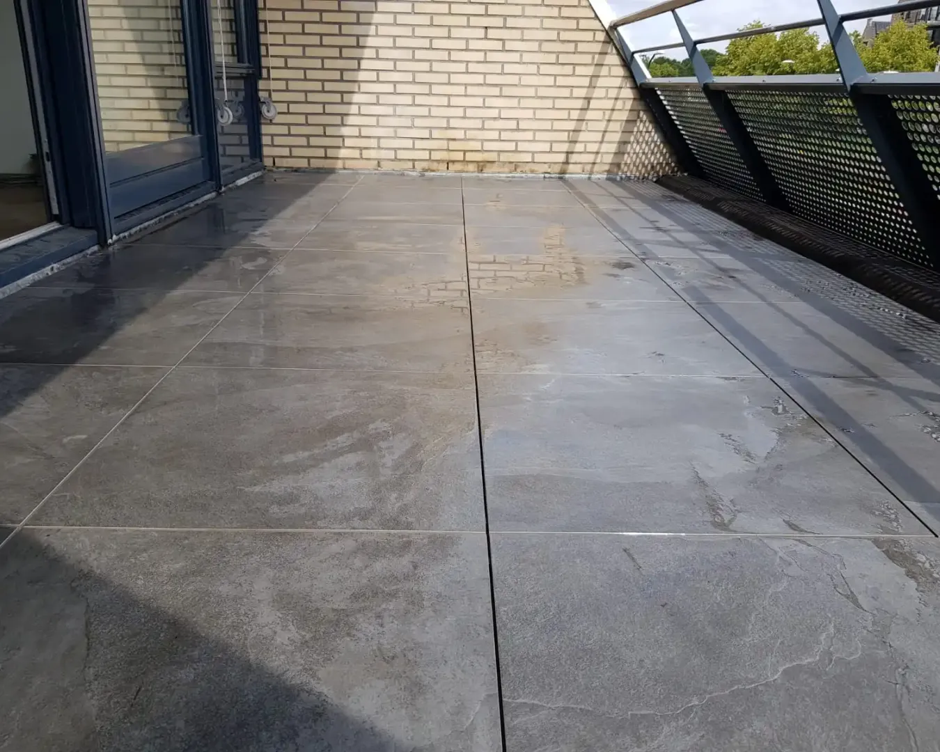 60x60-tegels leggen op twee balkons Leusden