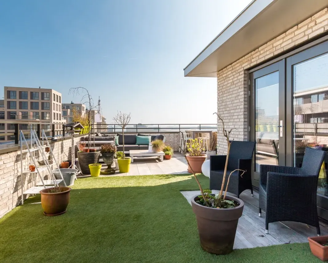 Dakterras met kunstgras aanleggen in Amsterdam