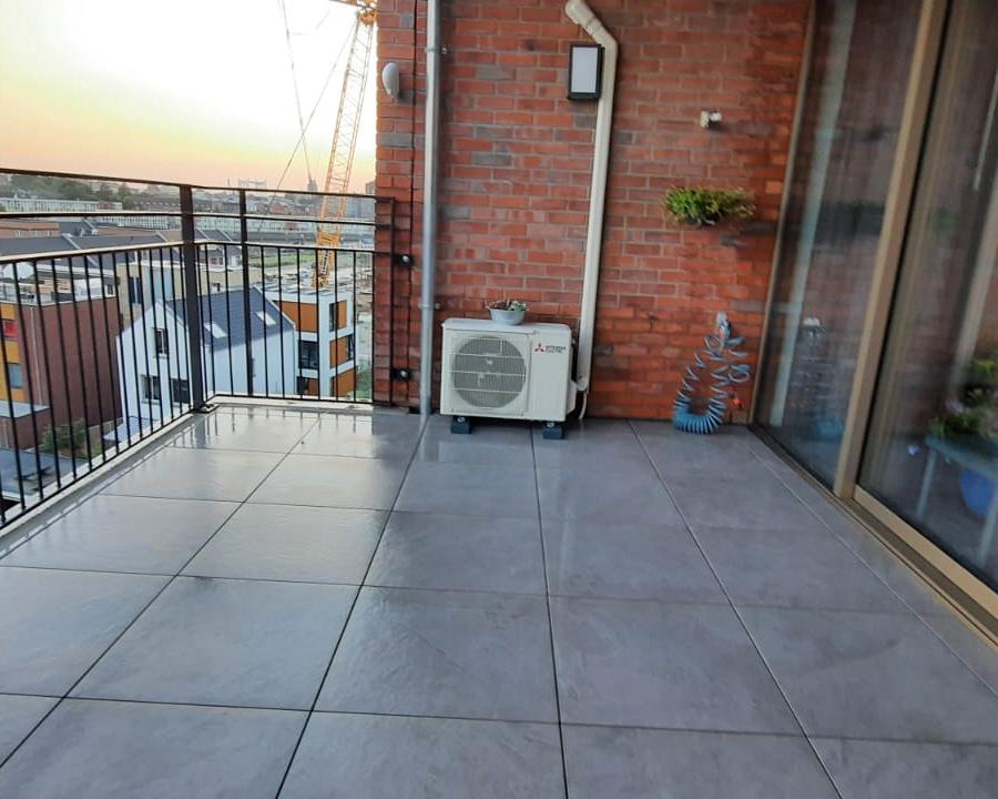 Balkons Dordrecht met 60x60 steenlook tegels