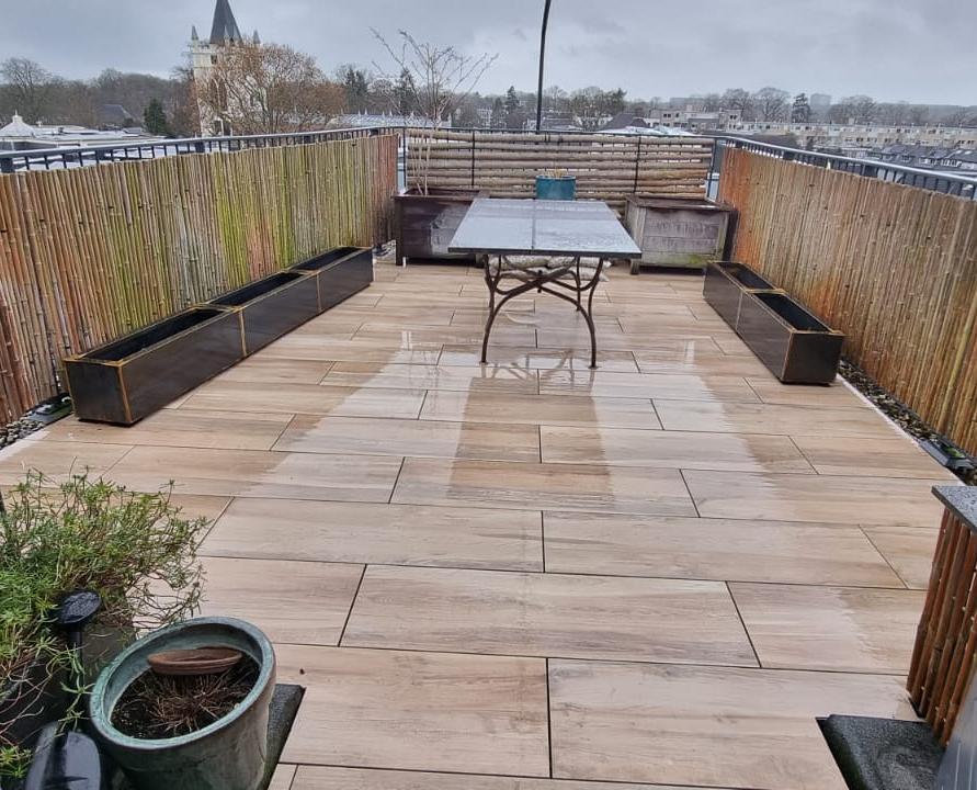 Dakterras aanleggen met luxe tegels in Zeist