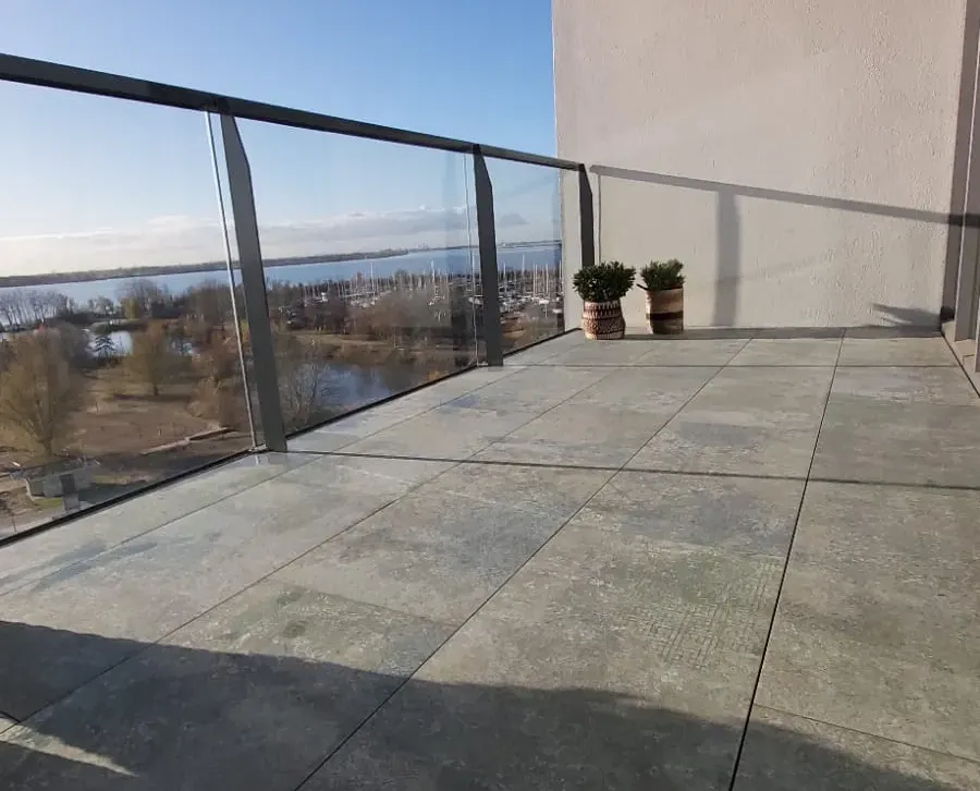 Balkon met unieke vloer in Almere