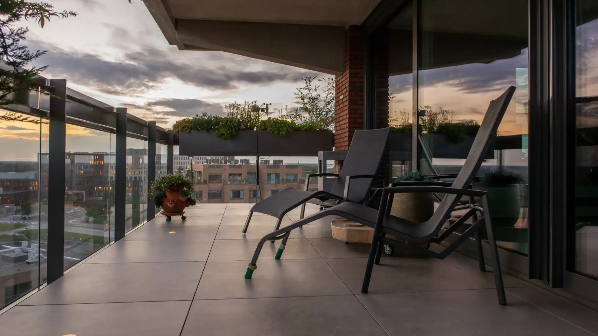 balkon tijdens golden hour