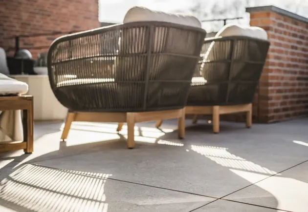 keramische tegels met loungeset