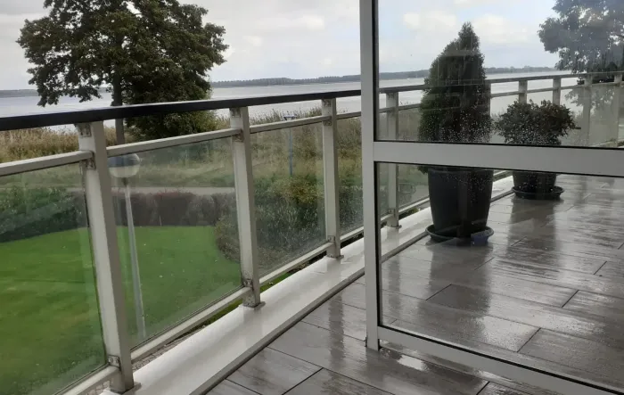 Dakterras Huizen met tegels rond en schuin gezaagd