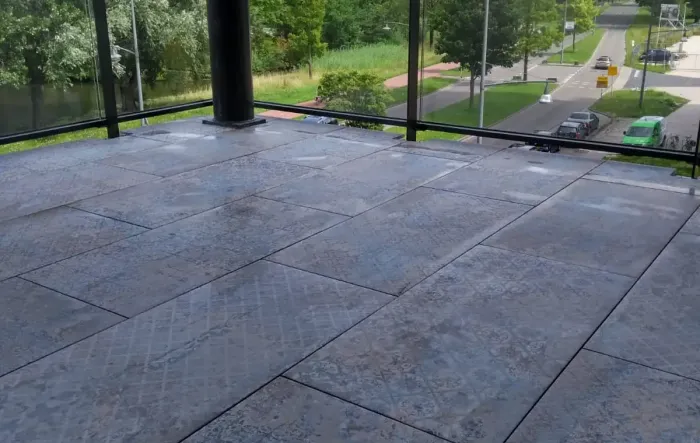 Tegels met klassiek patroon op balkon Dordrecht