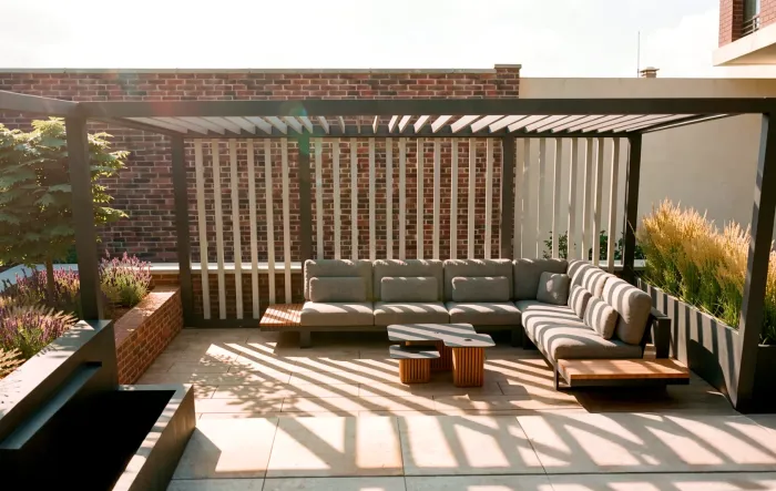 Heb je een vergunning nodig voor een overkapping op je dakterras?