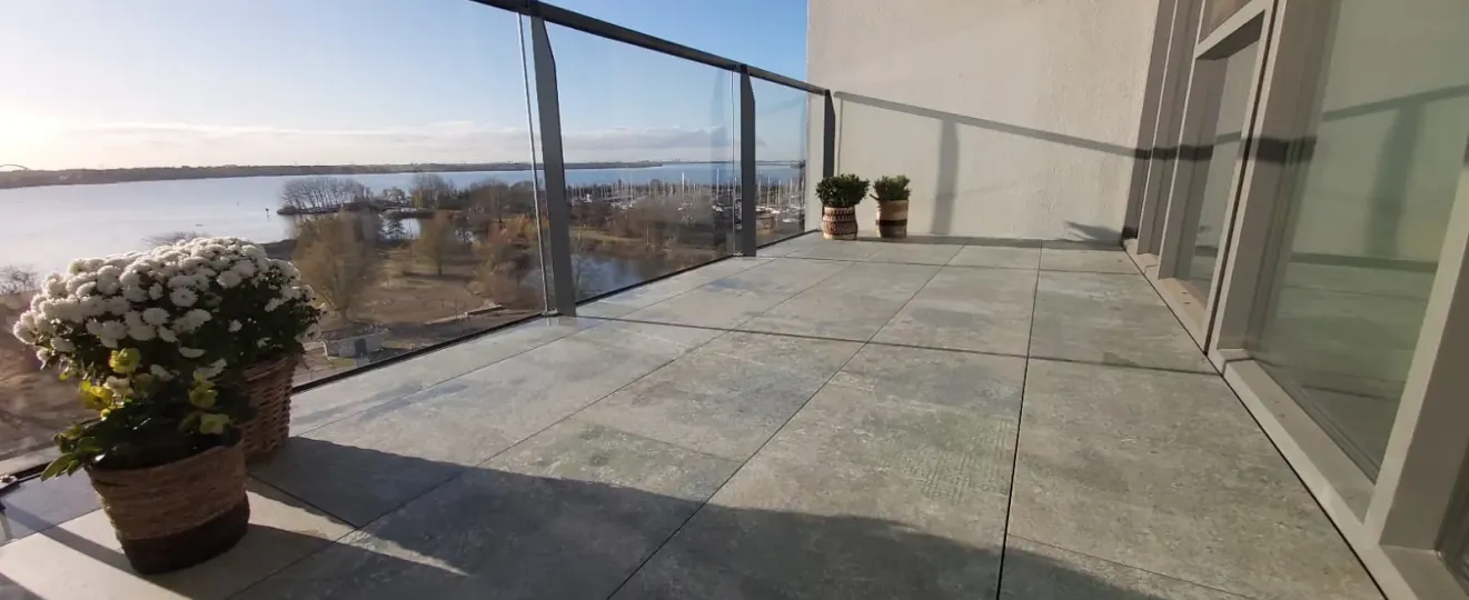 Balkon met unieke vloer in Almere